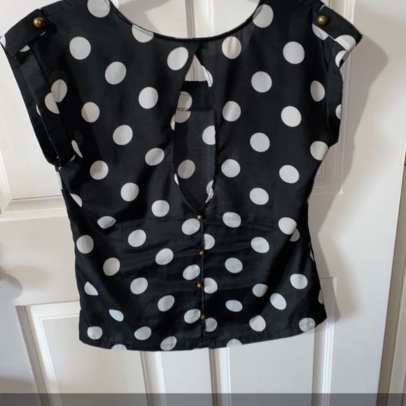 Back keyhole top Polka Dot cut out back boutique top New w/o tags! - Picture 3 of 6